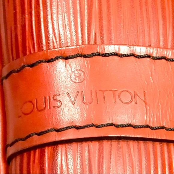 Louis Vuitton LV Paris Shoulder Bag
Petit Noe Red Epi made in France 🇫🇷 - Picture 5 of 16